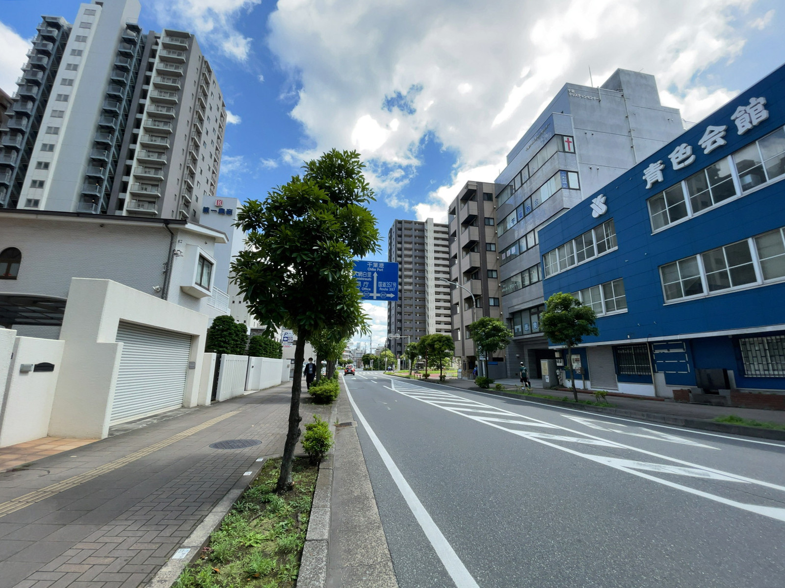 エレル新宿ビル前面の通り