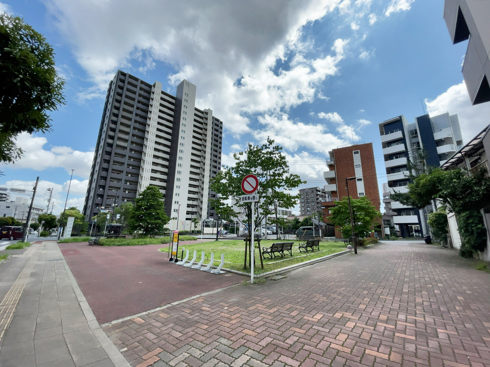 徒歩1分の上中公園