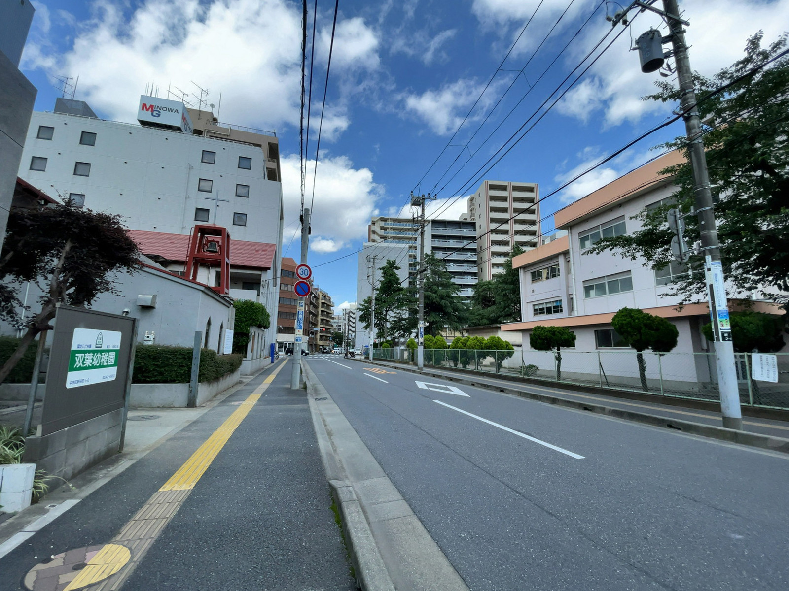 わかちく千葉ビル前面の通り