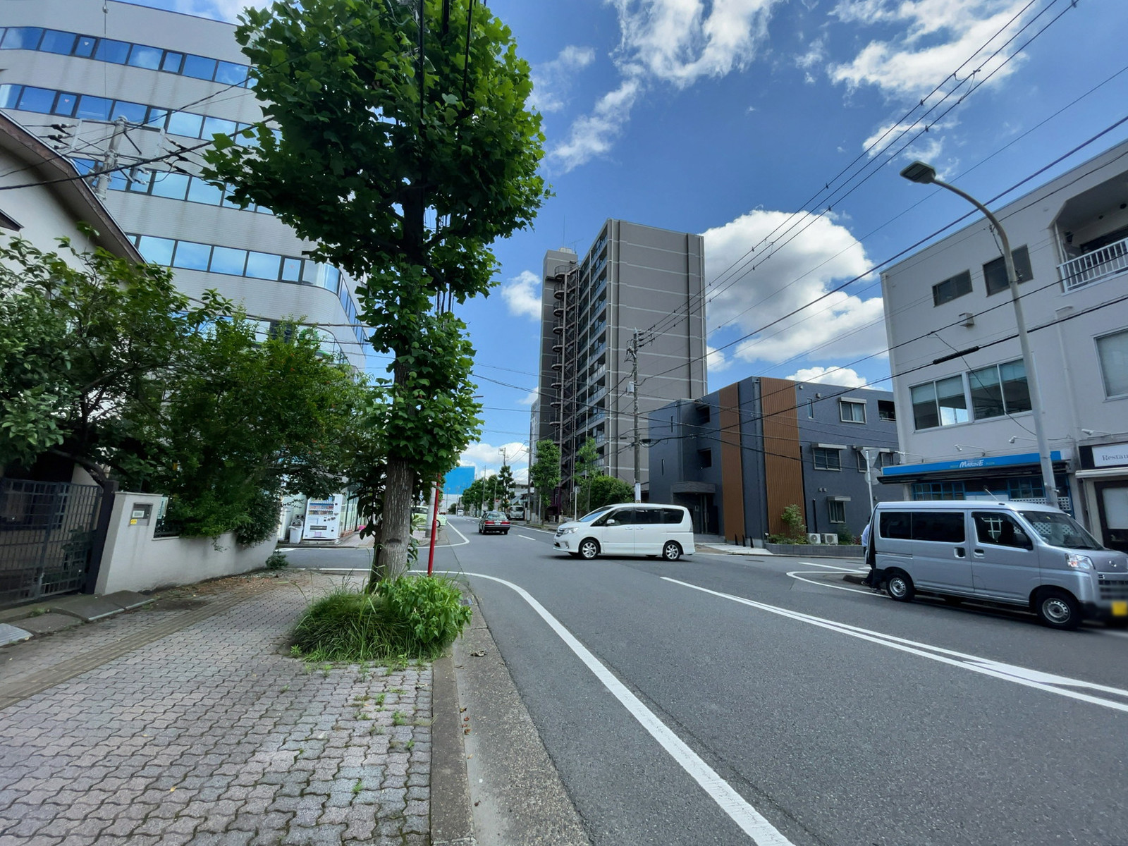 新田TKビル前面の通り