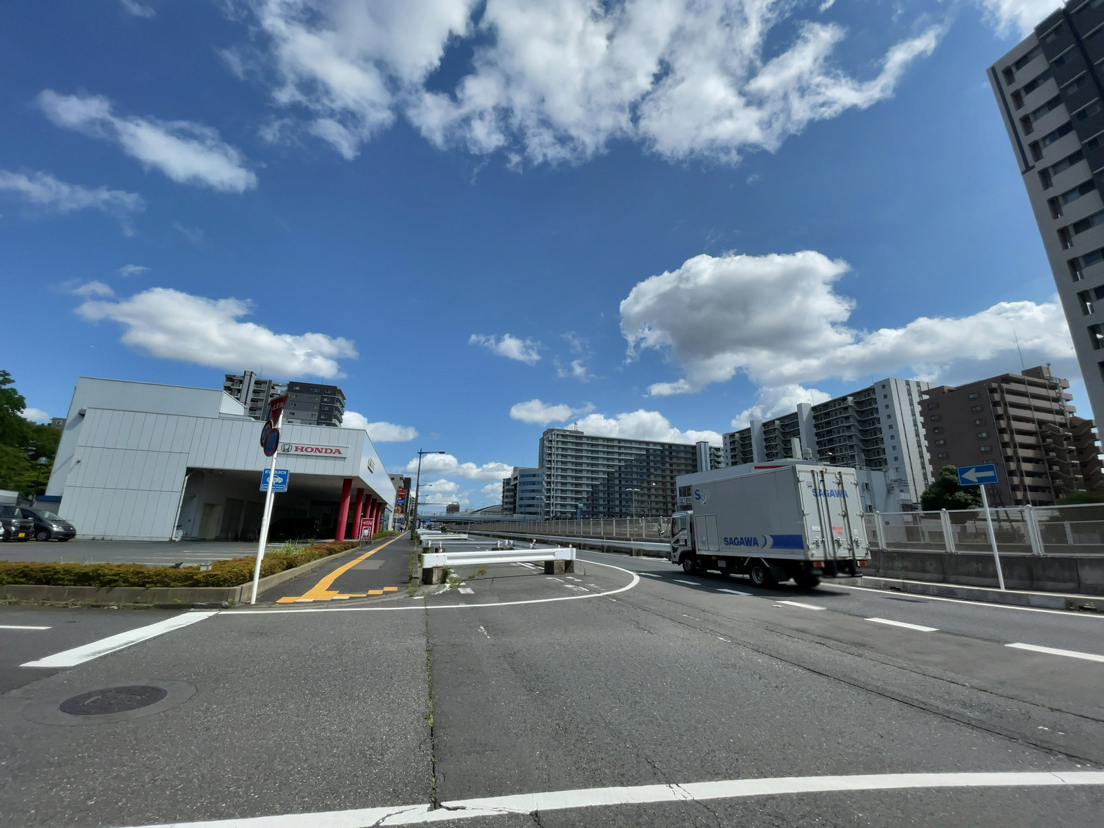 近くの湾岸道路