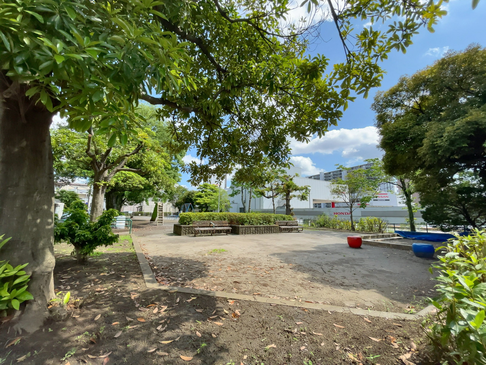 徒歩3分の新浜公園