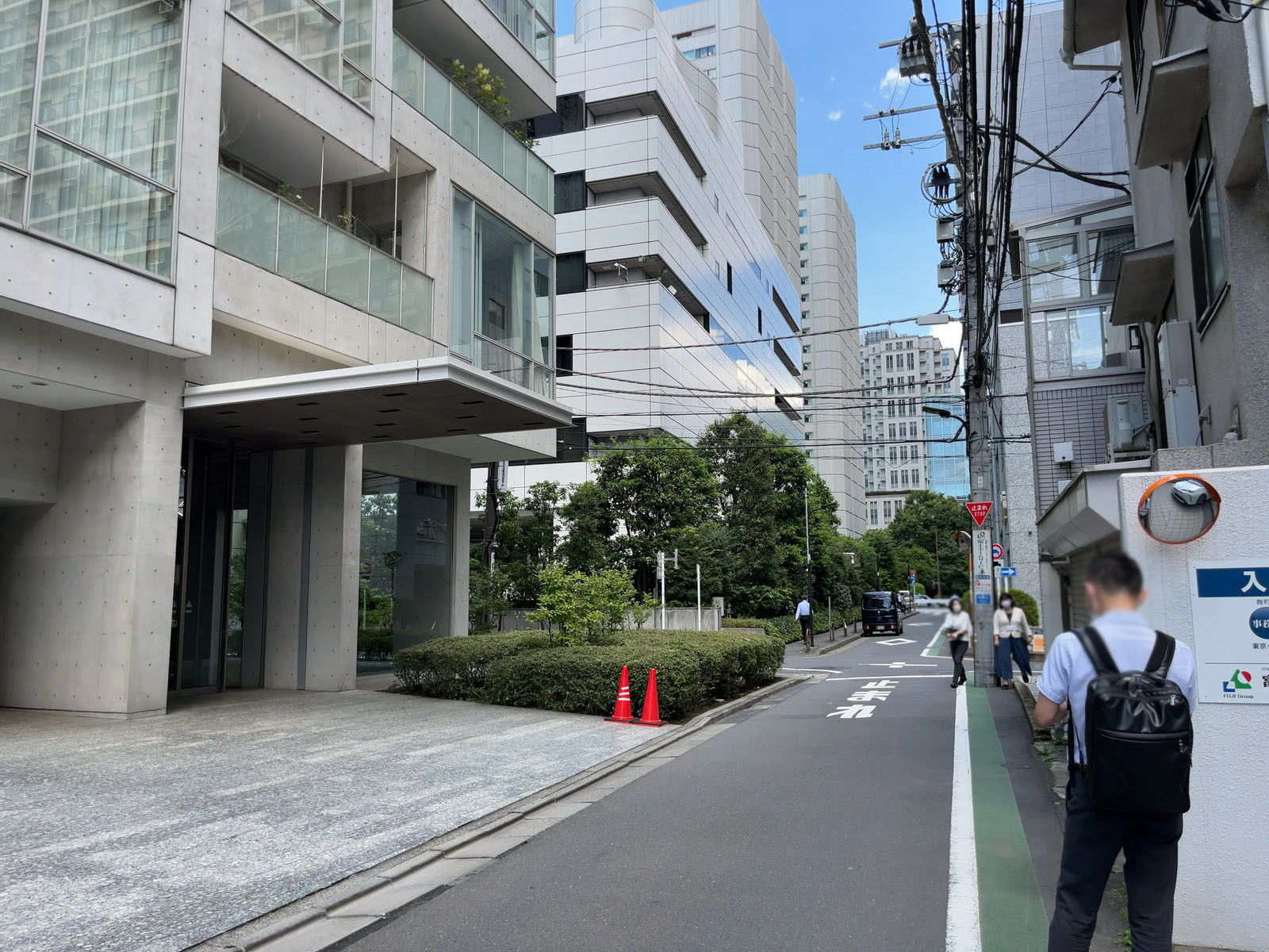 バイオフィリアプレイス南⻘⼭前面の通り