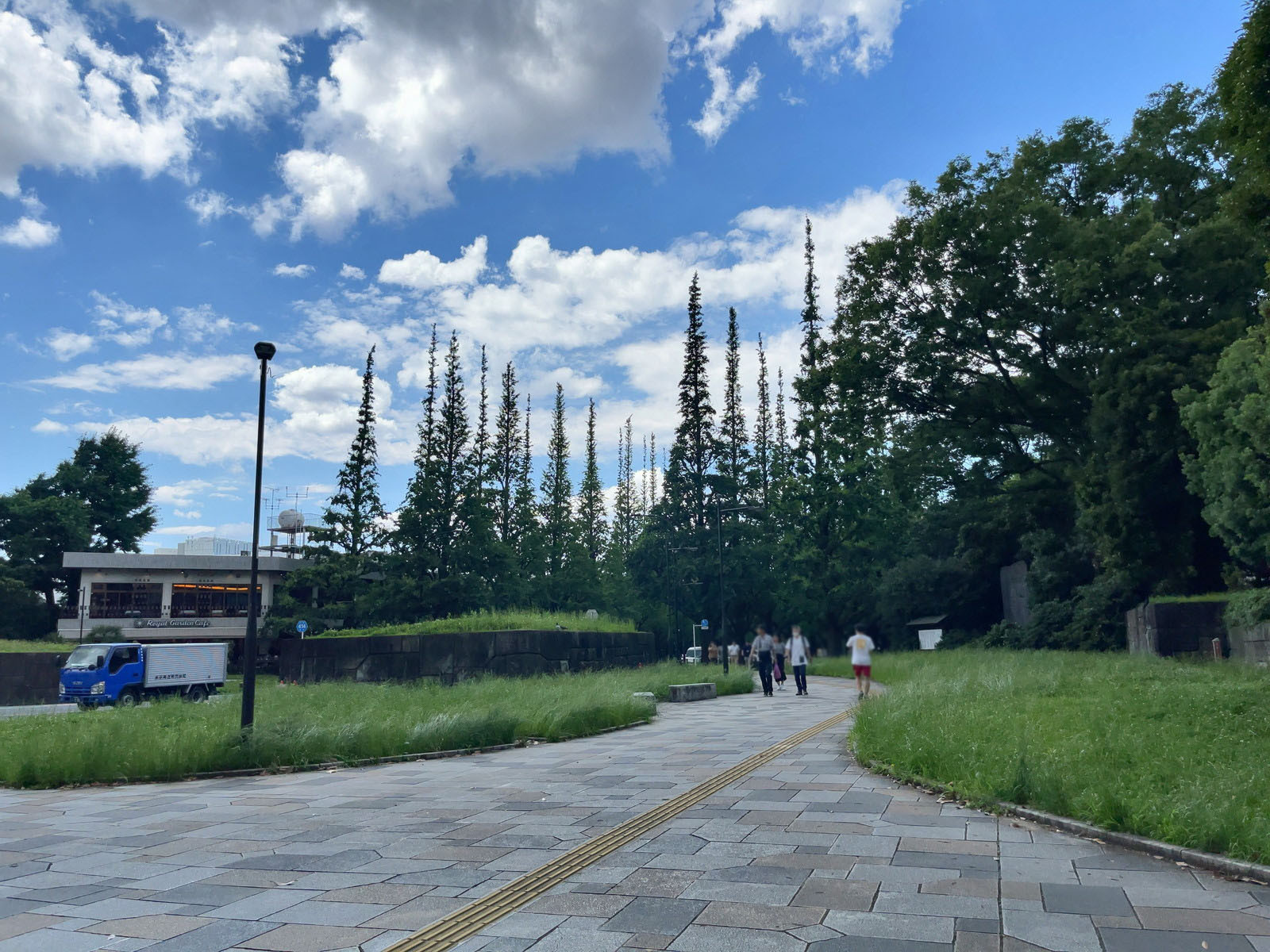 近くにある明治神宮外苑