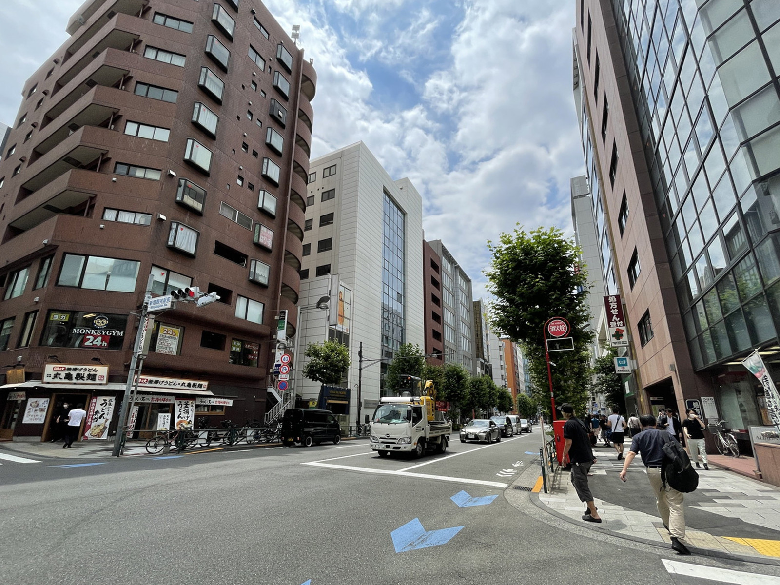 溝呂木第2ビル前面の通り