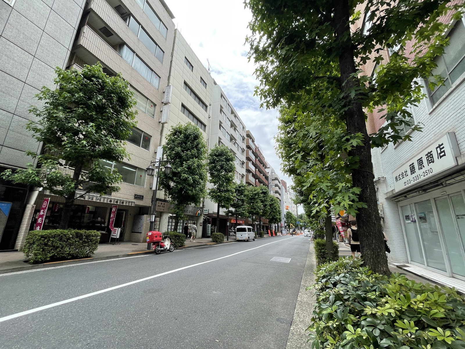 ANビル前面の通り