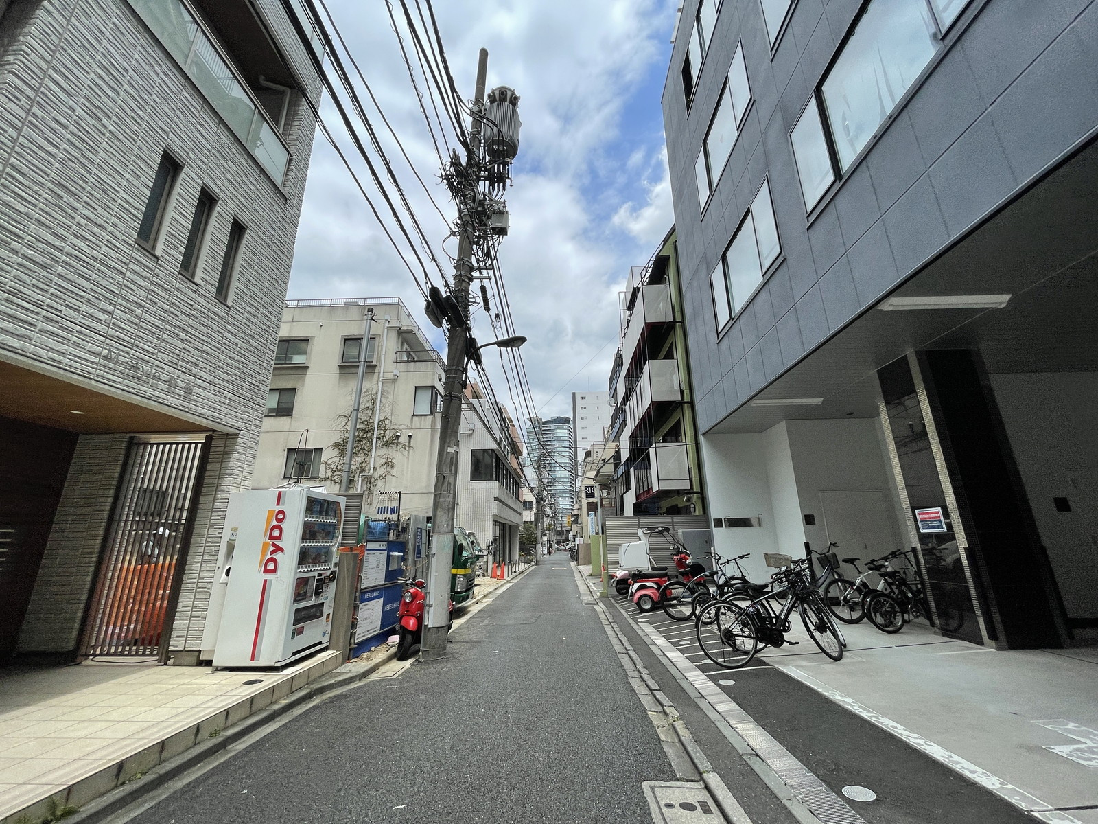JKKグループ本社ビル前面の通り