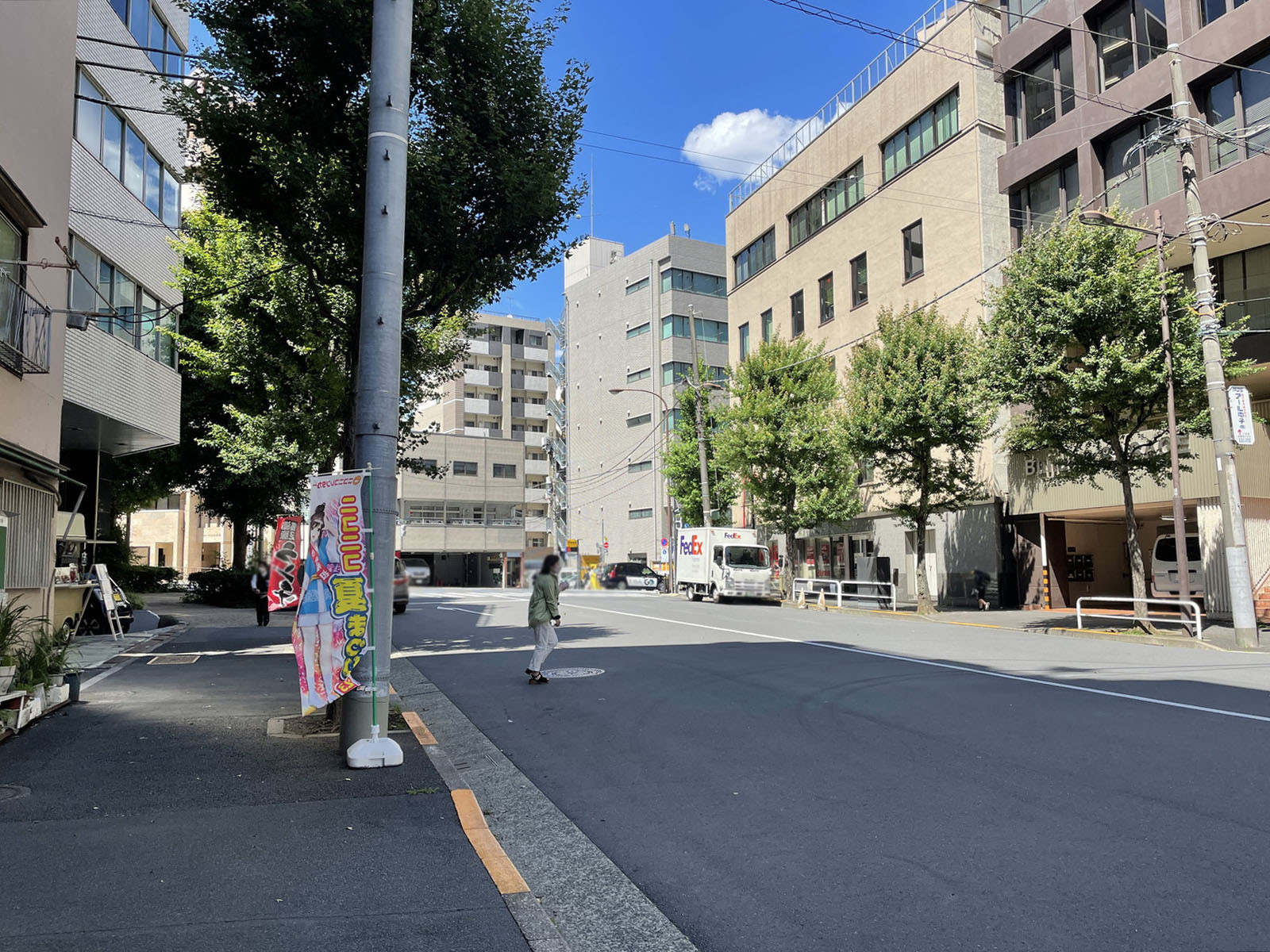 福井ビル前面の旧中山道