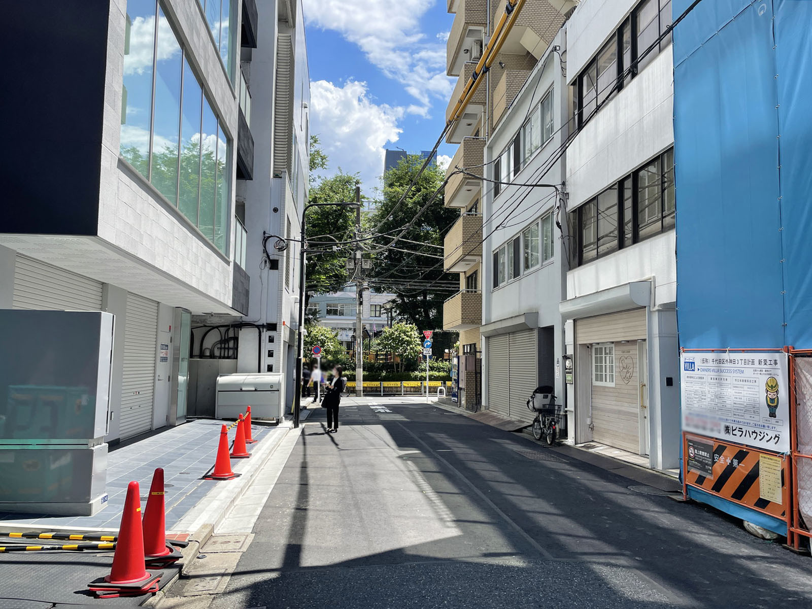 オクミヤ興産ビル前面の通り