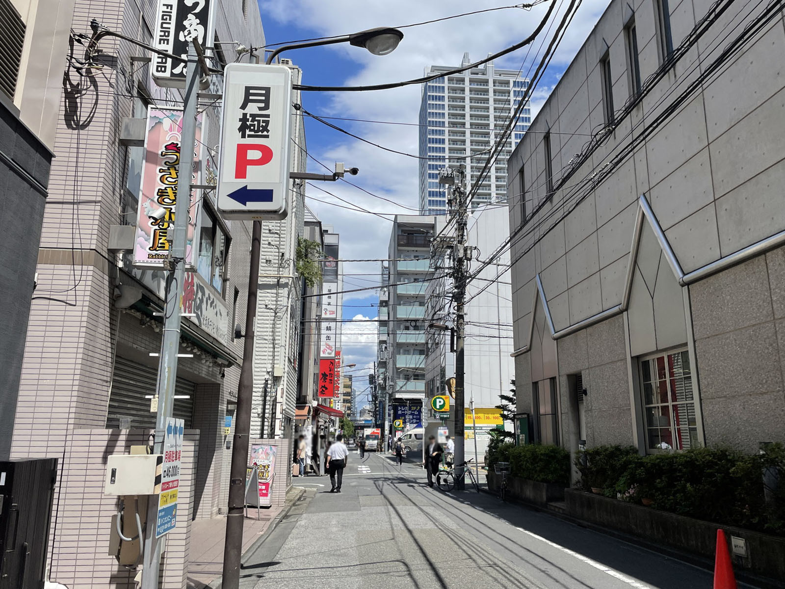 周辺はオフィス街