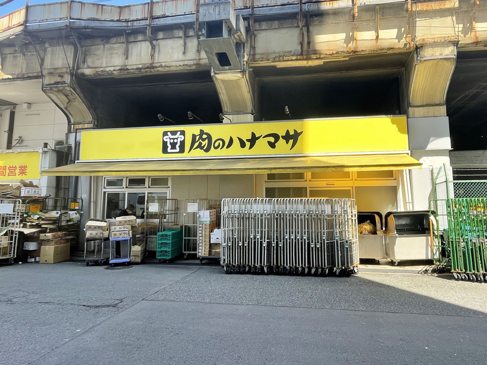 向かいの肉のハナマサ 秋葉原店