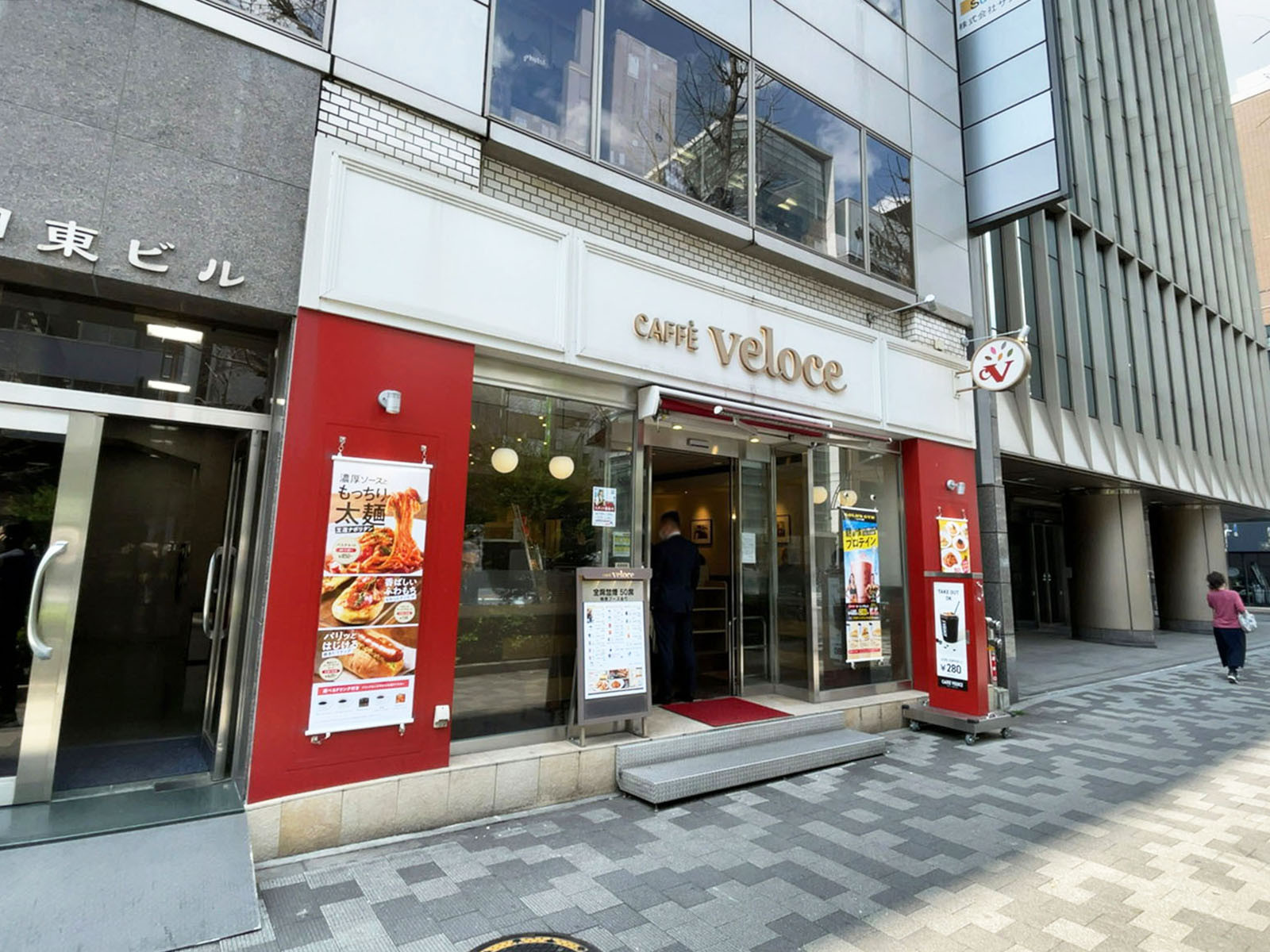 隣のカフェ・ベローチェ 末広町店
