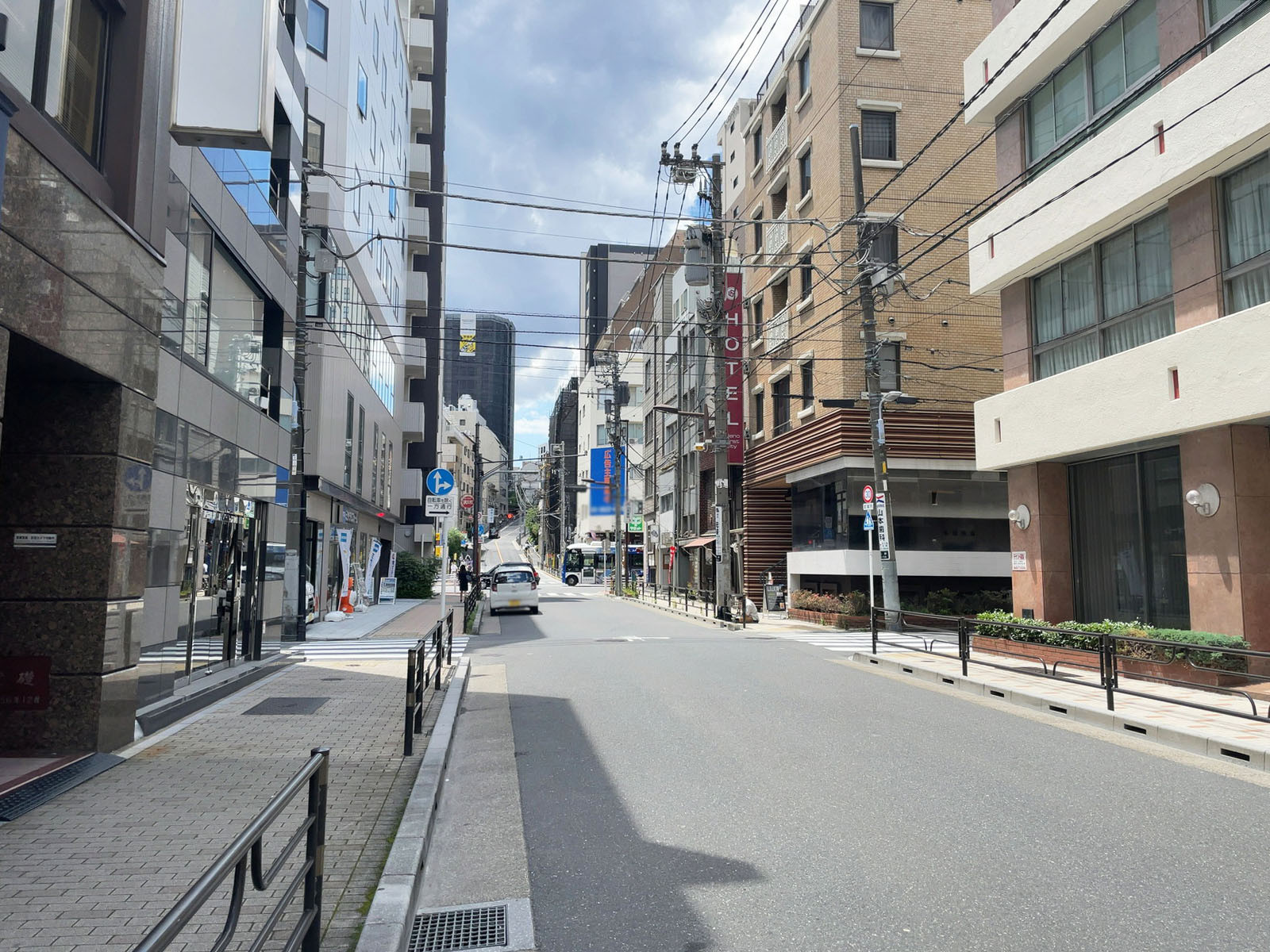 国際宝石会館前面の通り
