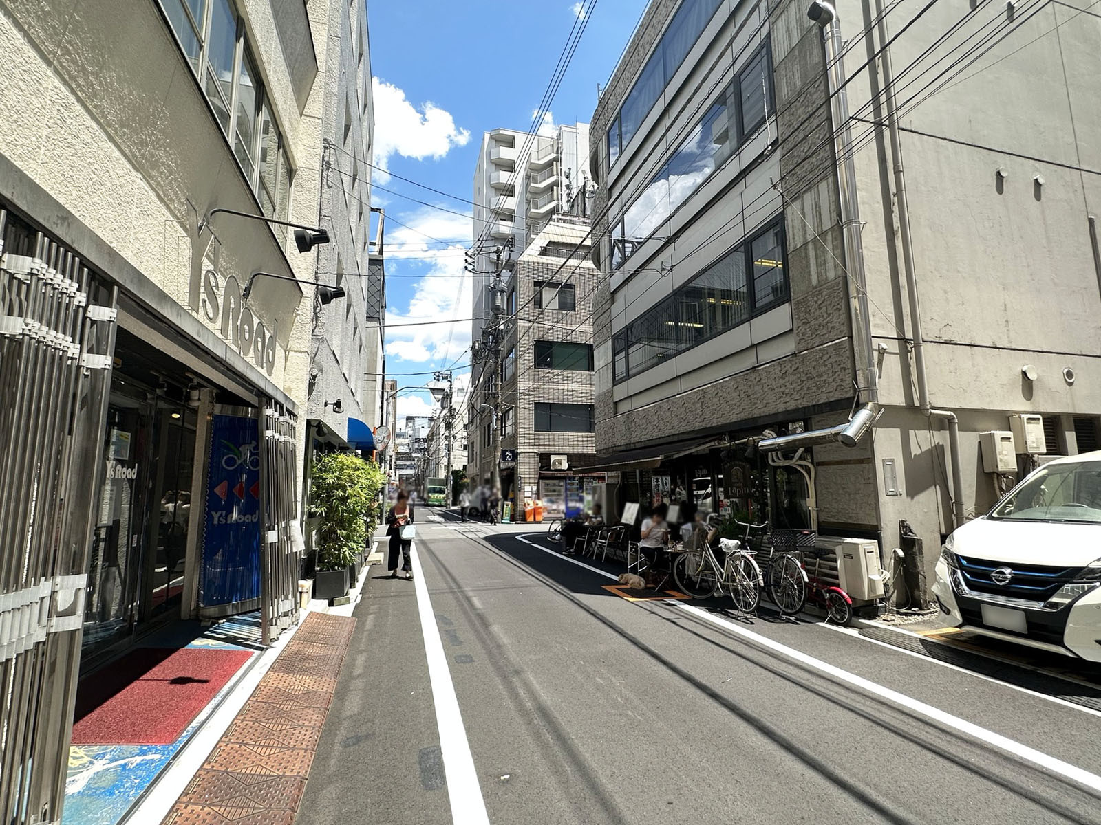 幸和ビル前面の通り