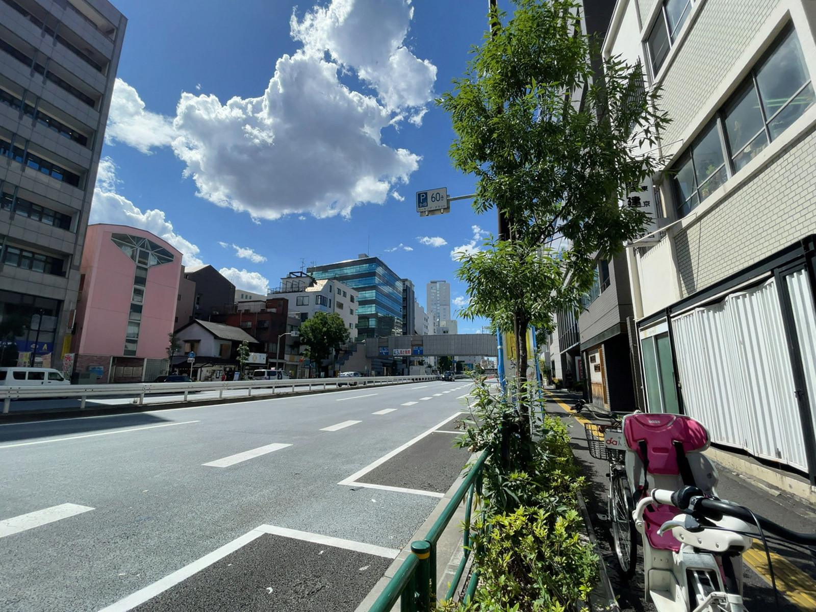 フロンティア中目黒前面の通り