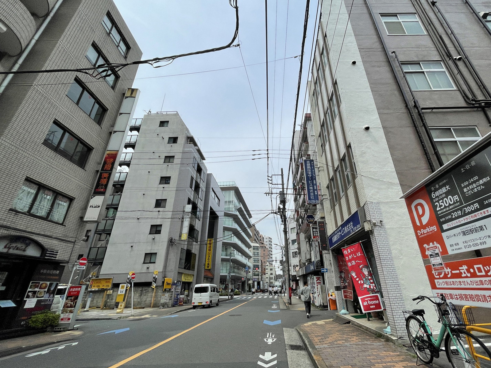 カレントビル前面の通り