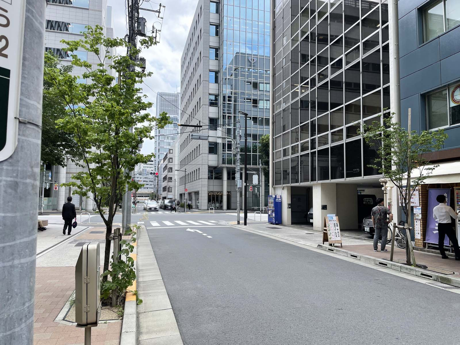 藤和神田錦町ビル前面の通り