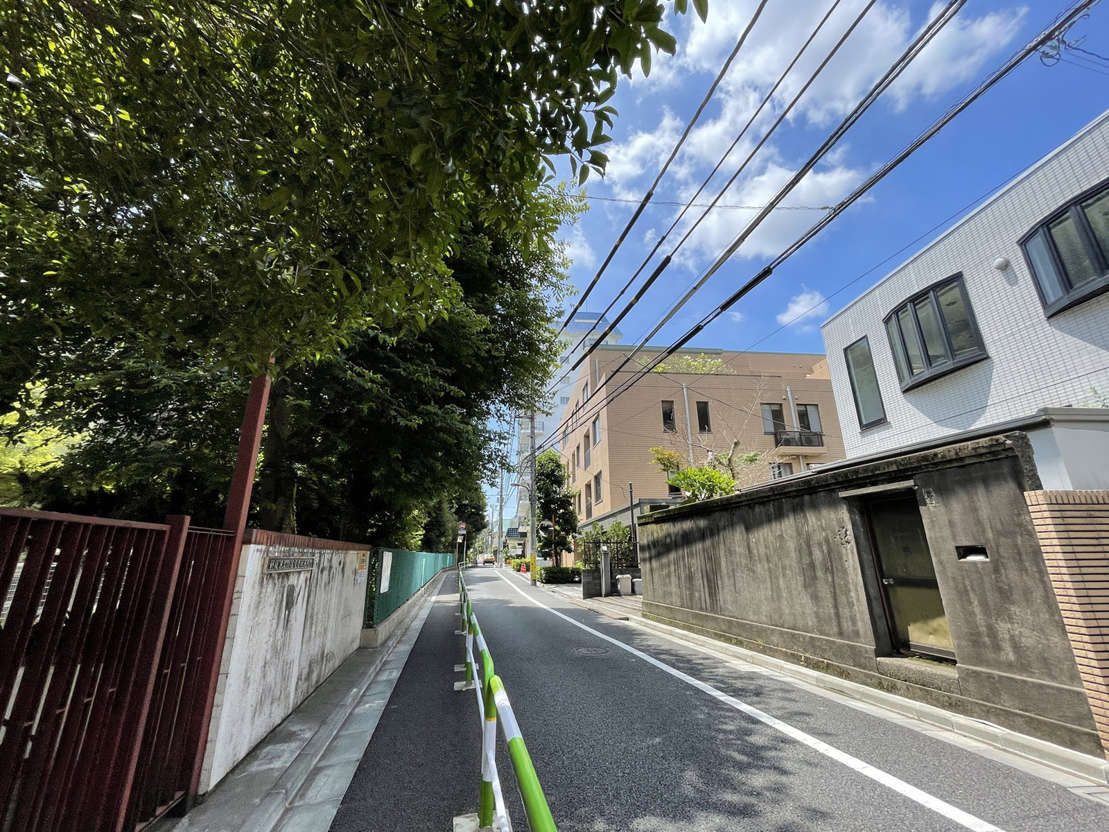 セイコー四谷前面の通り