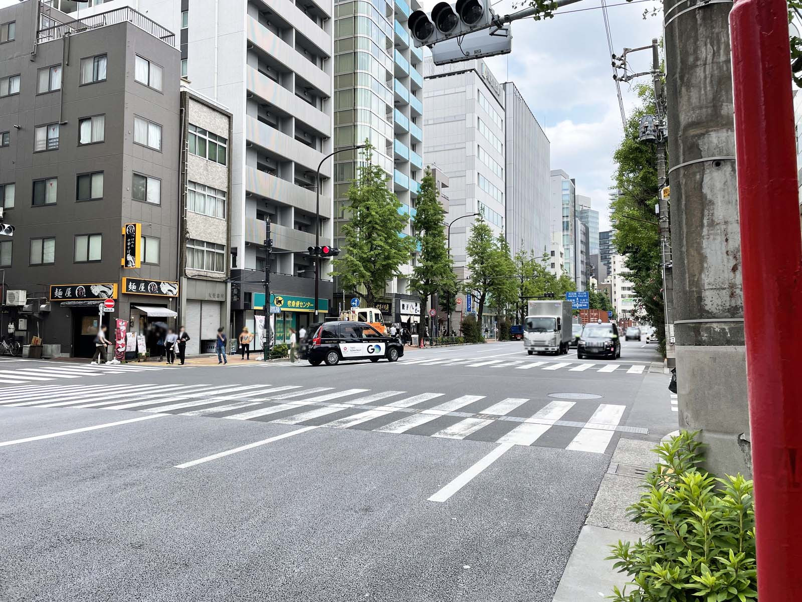 JHVビル前面の白山通り