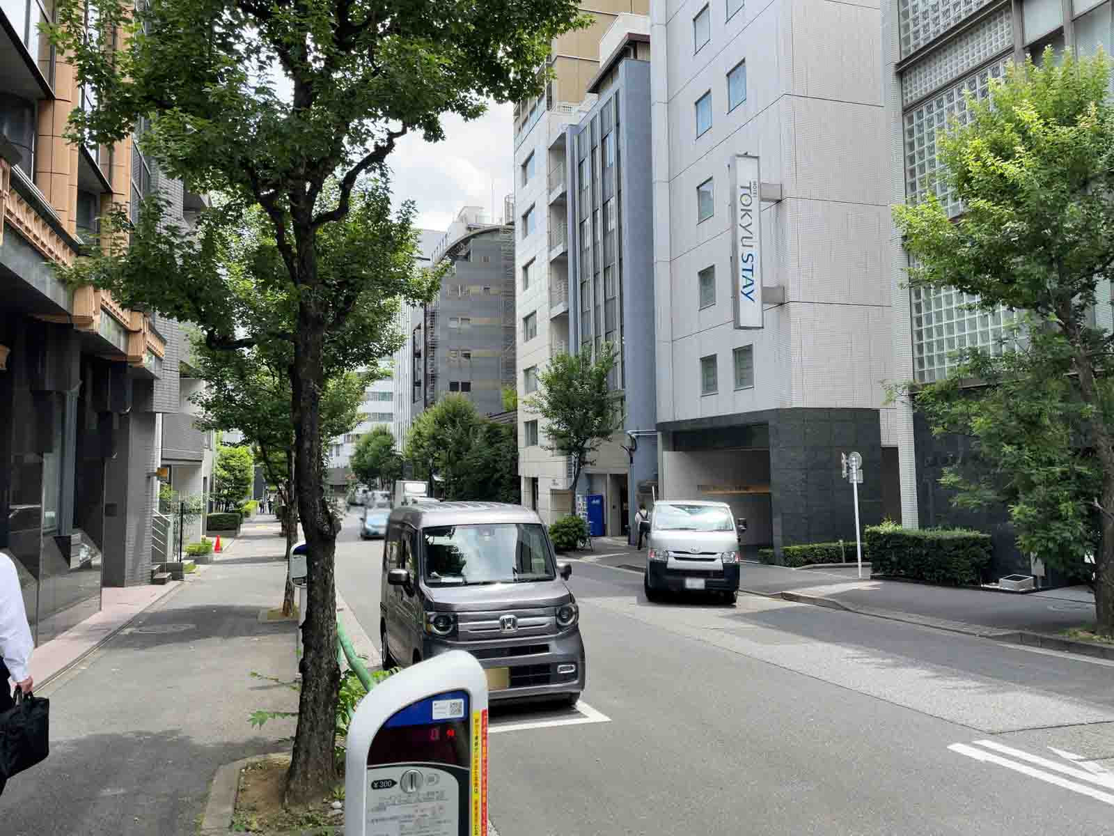 平田ビル前面の錦華通り