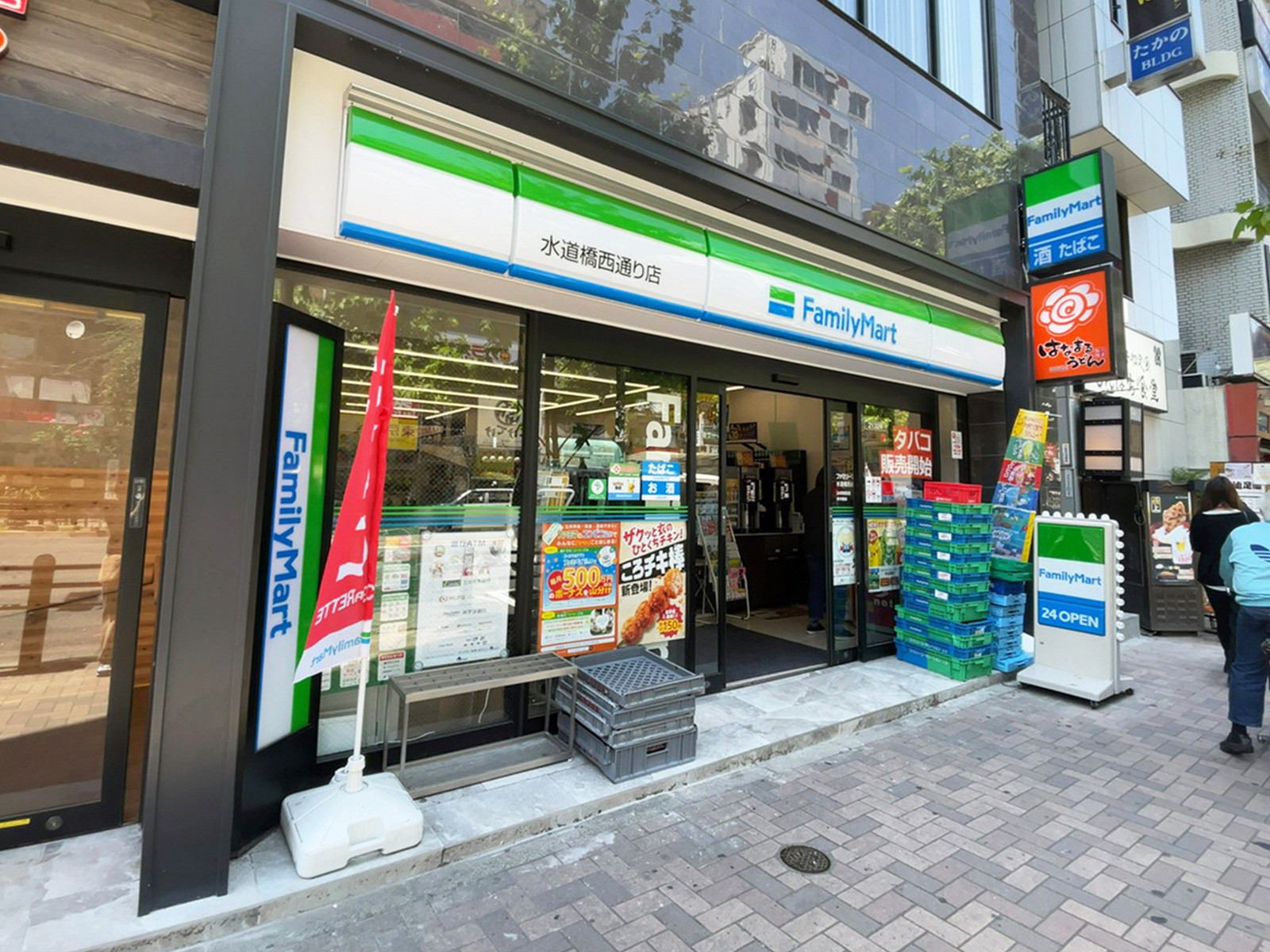 並びのファミリーマート水道橋西通り店