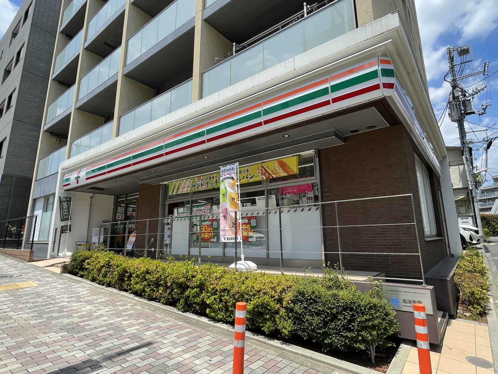徒歩2分のセブンイレブン新宿市谷台町店