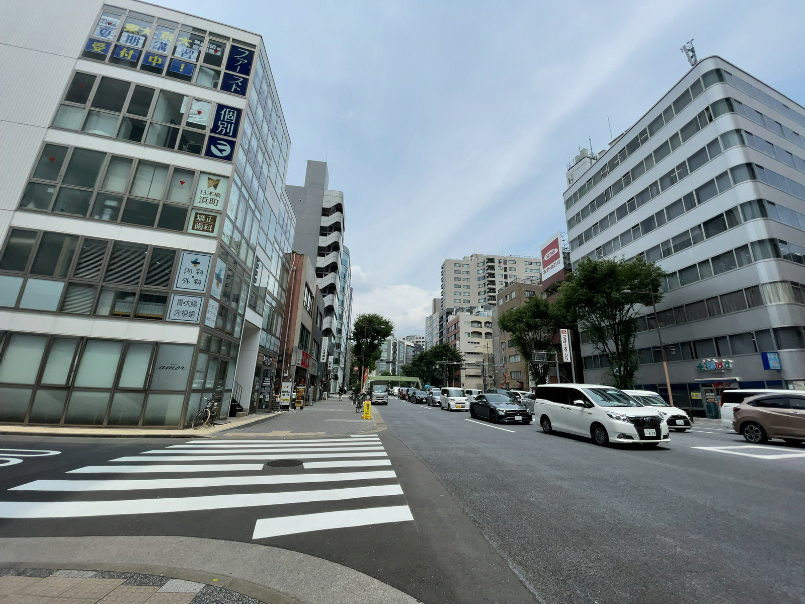 Biz Feel 東日本橋前面の通り
