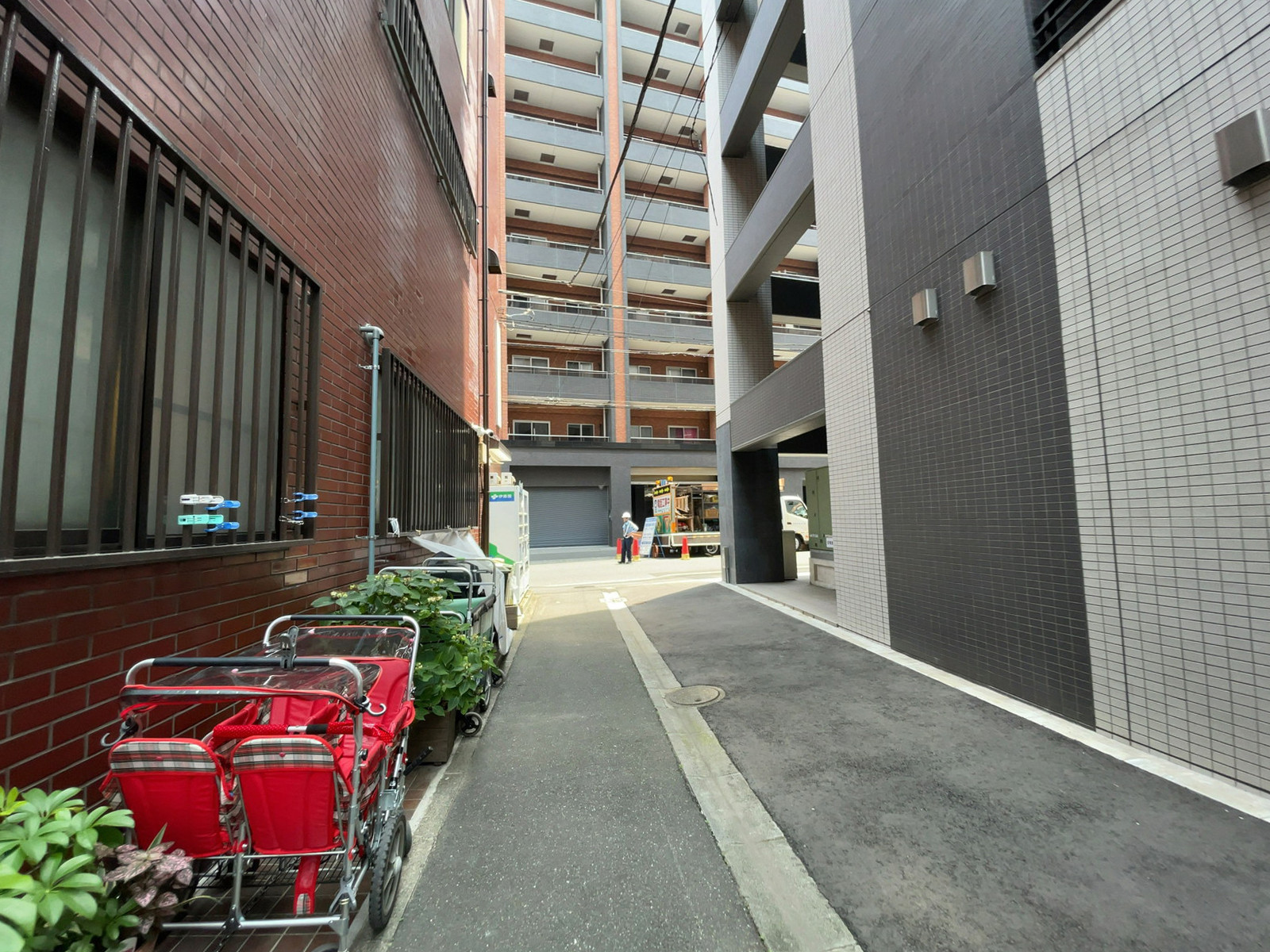 丸大ビル前面の通り