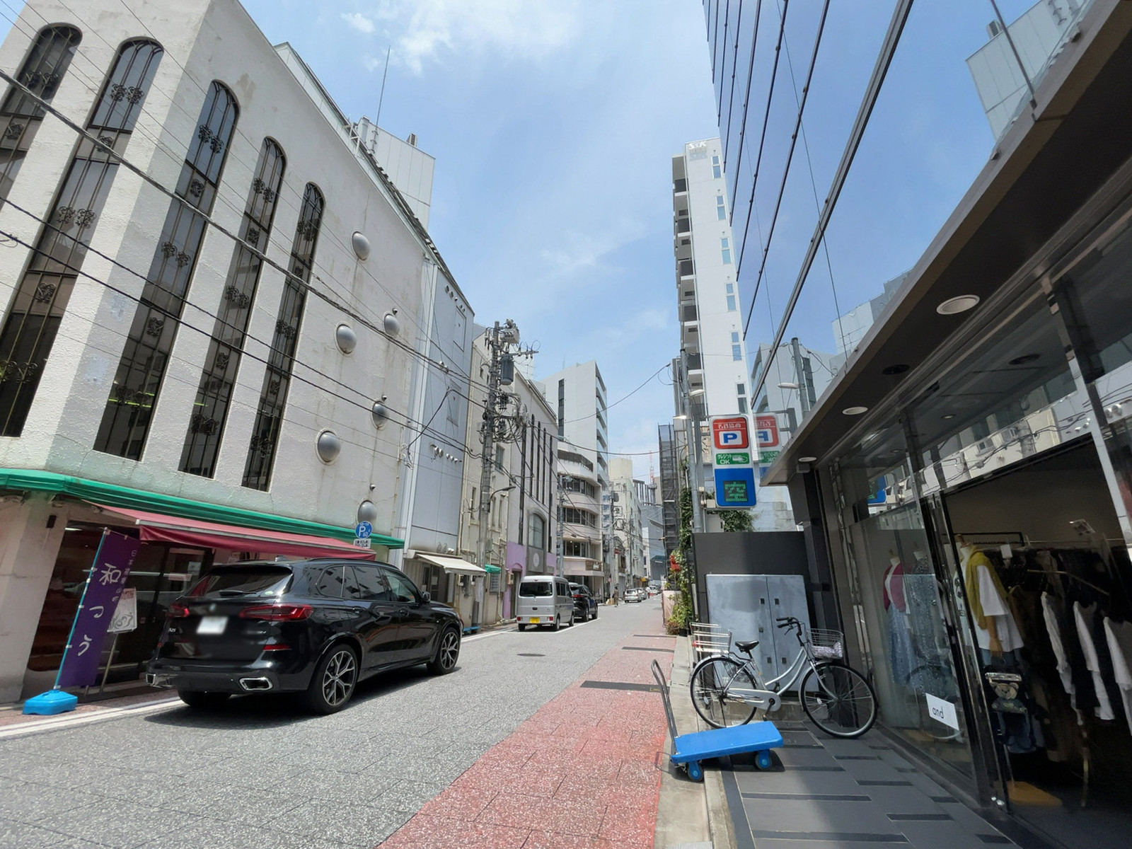 清和ビル前面の通り