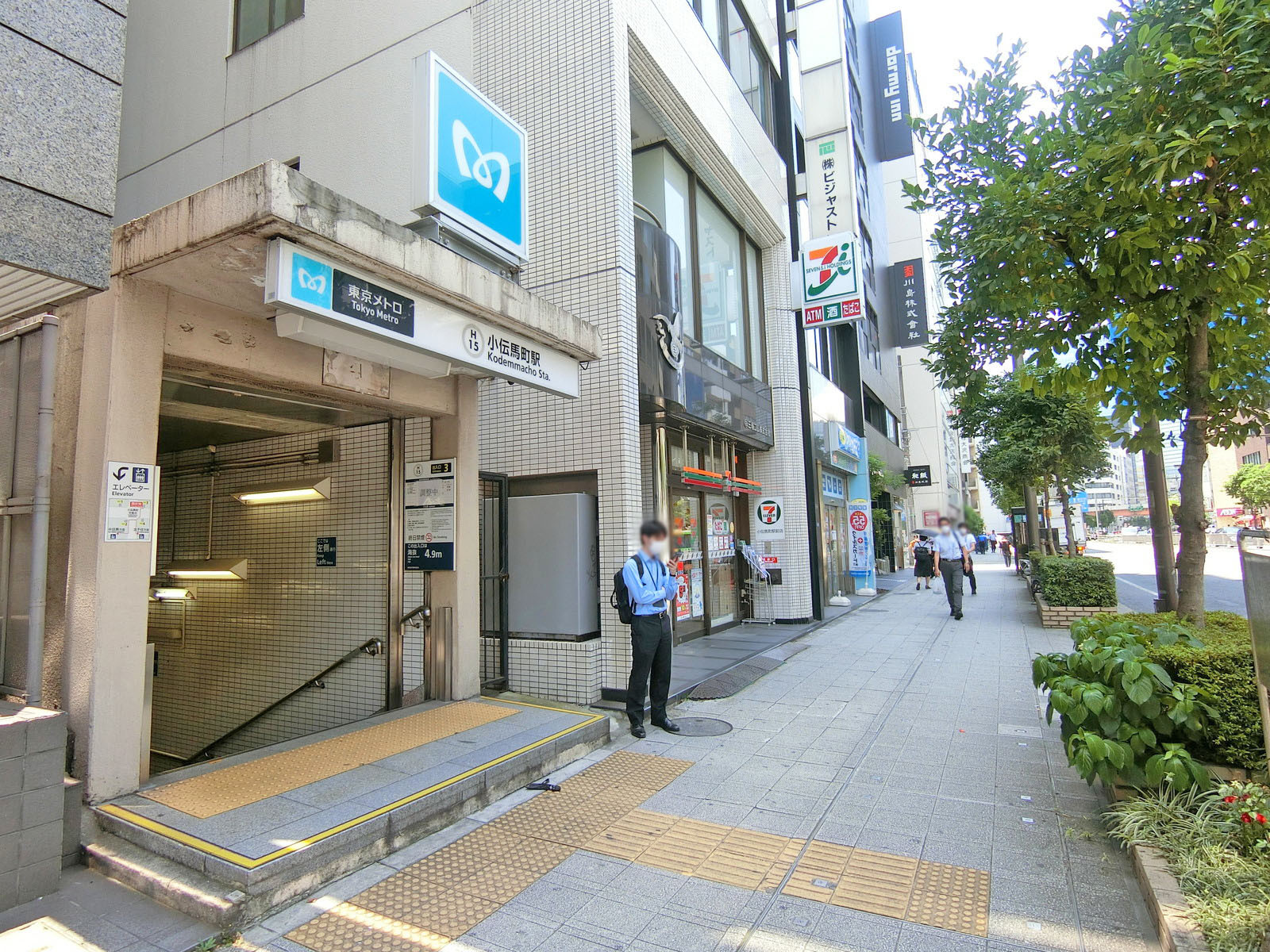 最寄りの「小伝馬町駅」