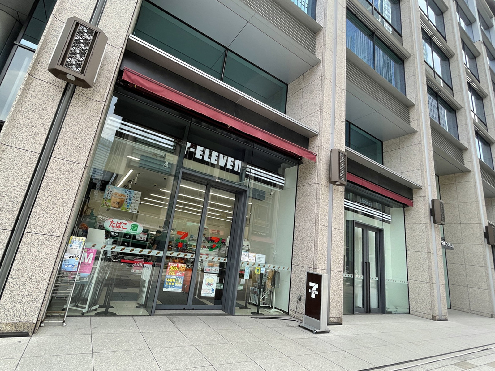 徒歩2分のセブンイレブン日本橋室町3丁目店