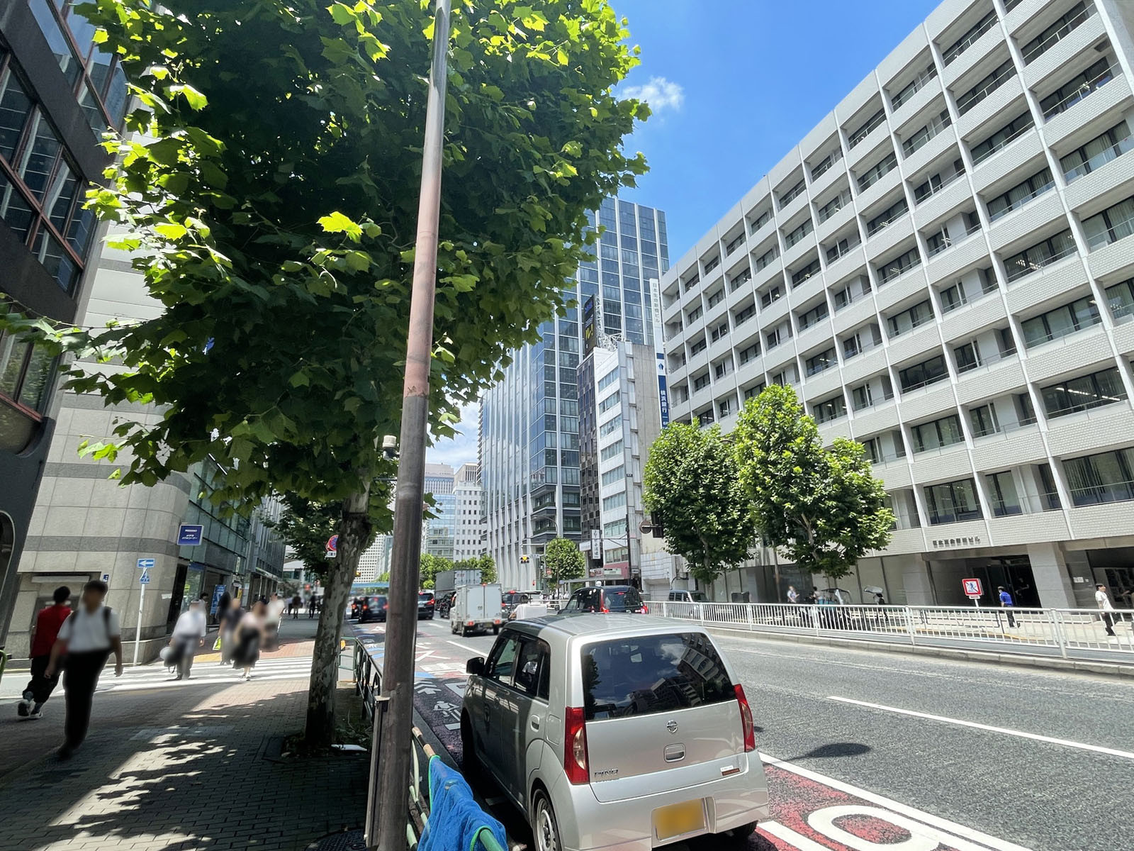 新橋MMビル前面の外堀通り