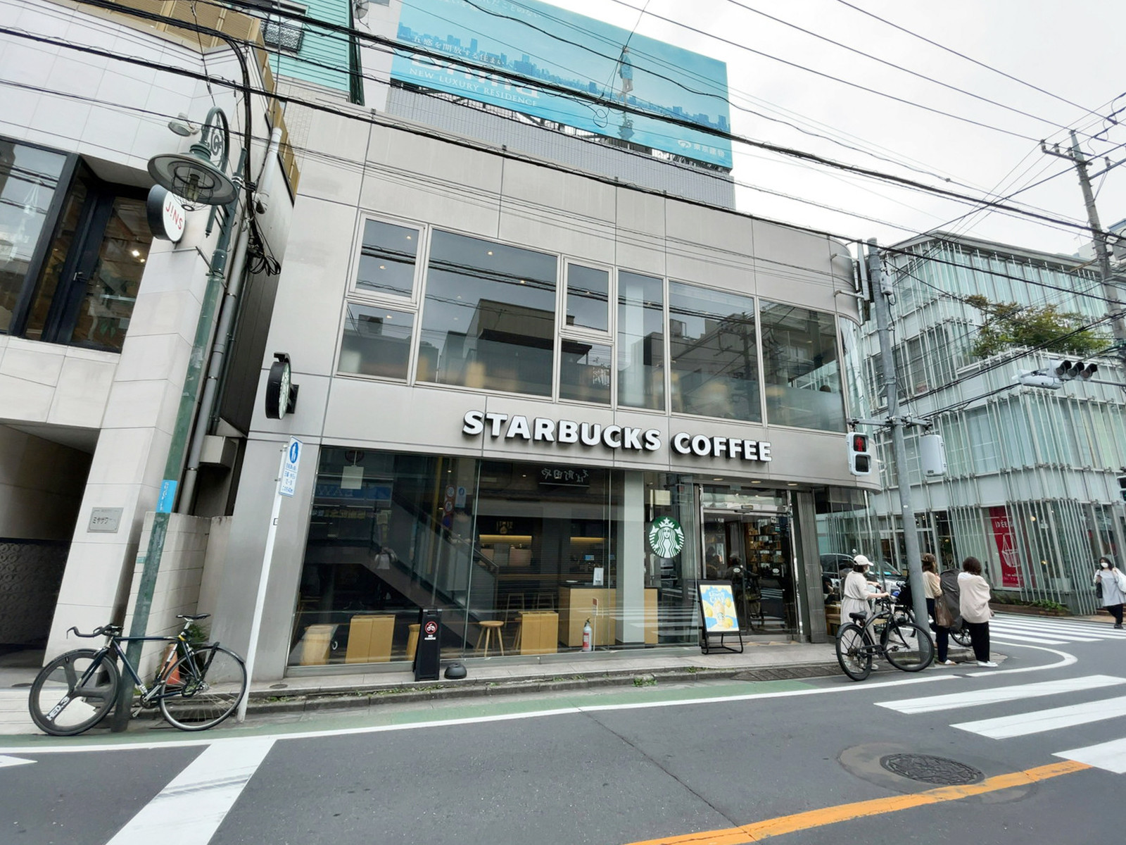 徒歩2分のスターバックス コーヒー 自由が丘店