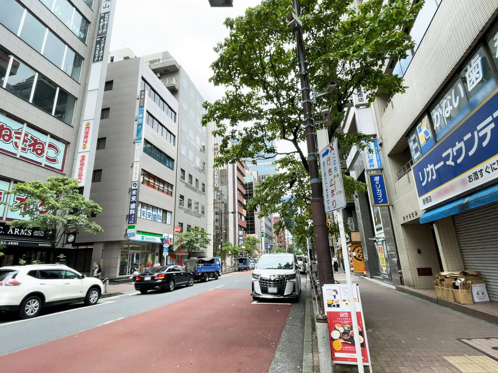 タマキビル前面の赤レンガ通り