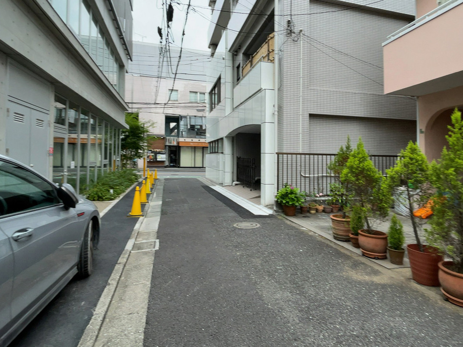 オオギヤハウス前面の通り