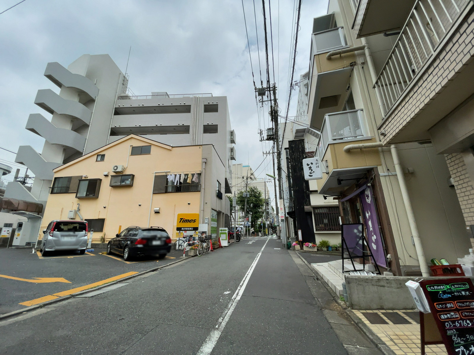 かしわハイツ前面の通り