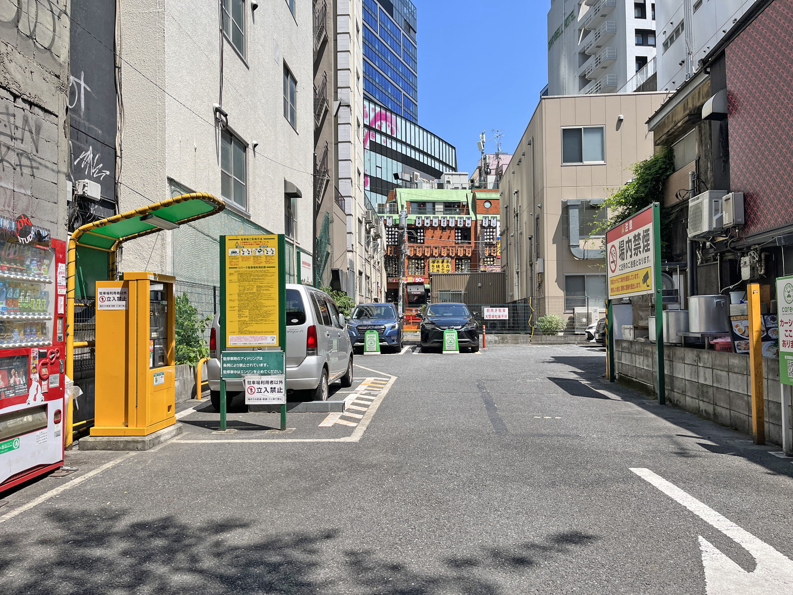 向かいの通りのコインパーキング