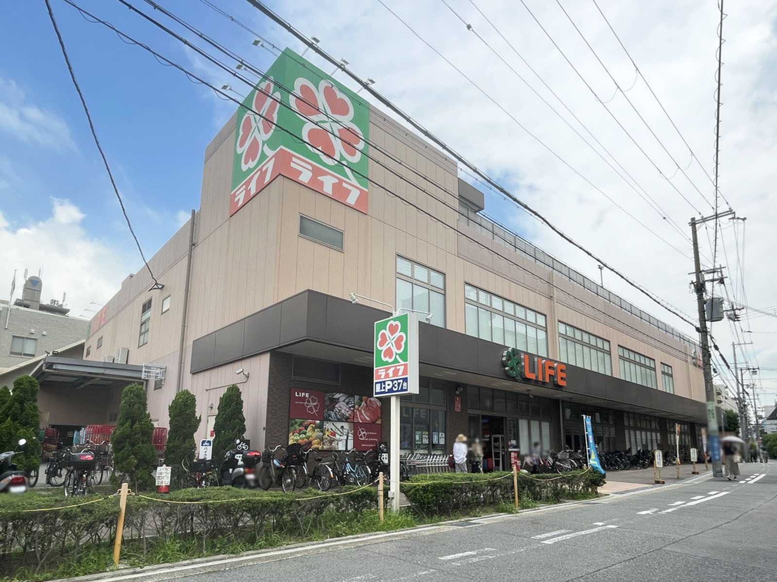 徒歩3分のライフ下山手店