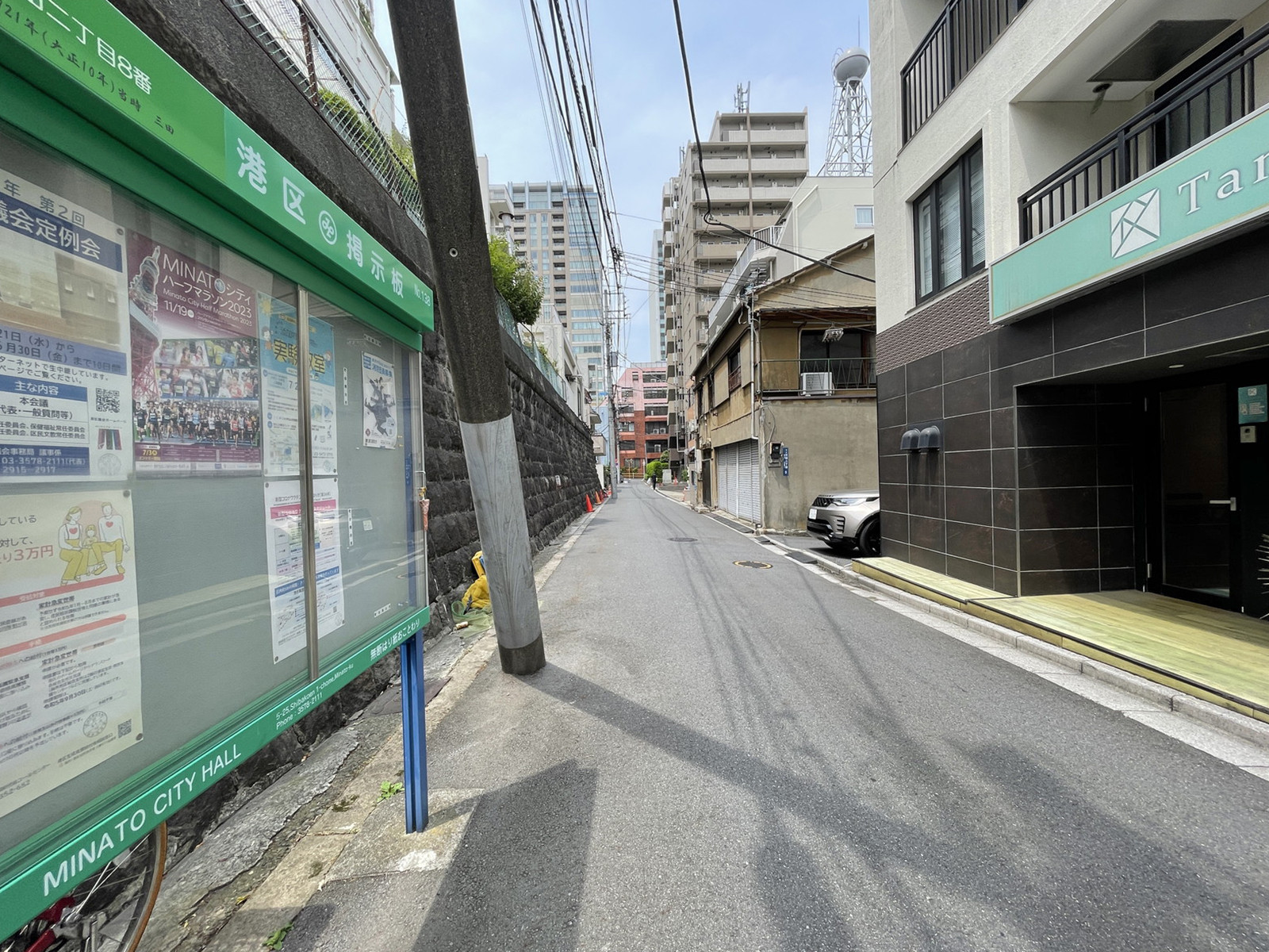パークスクエア三田前面の通り