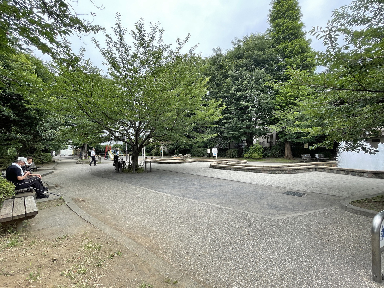 徒歩1分の世田谷区立石仏公園