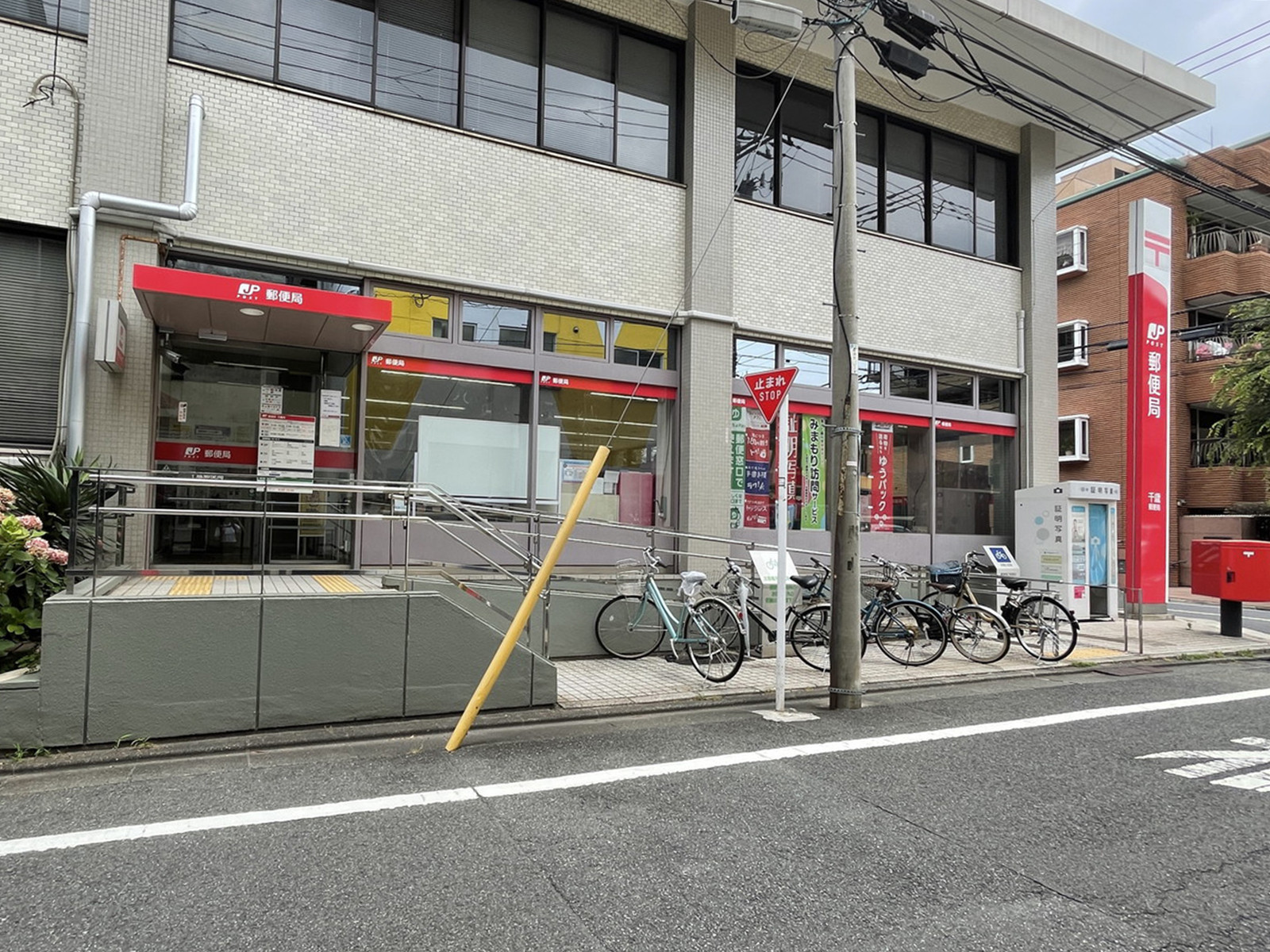 徒歩2分の千歳郵便局