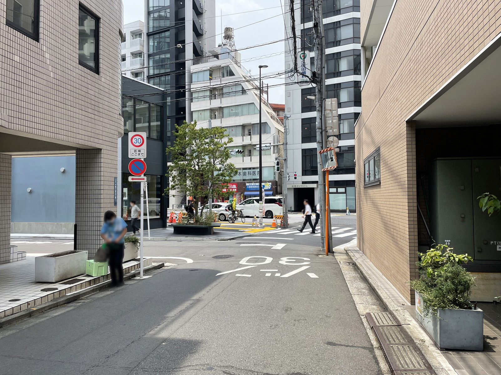 MTビル前面の通り