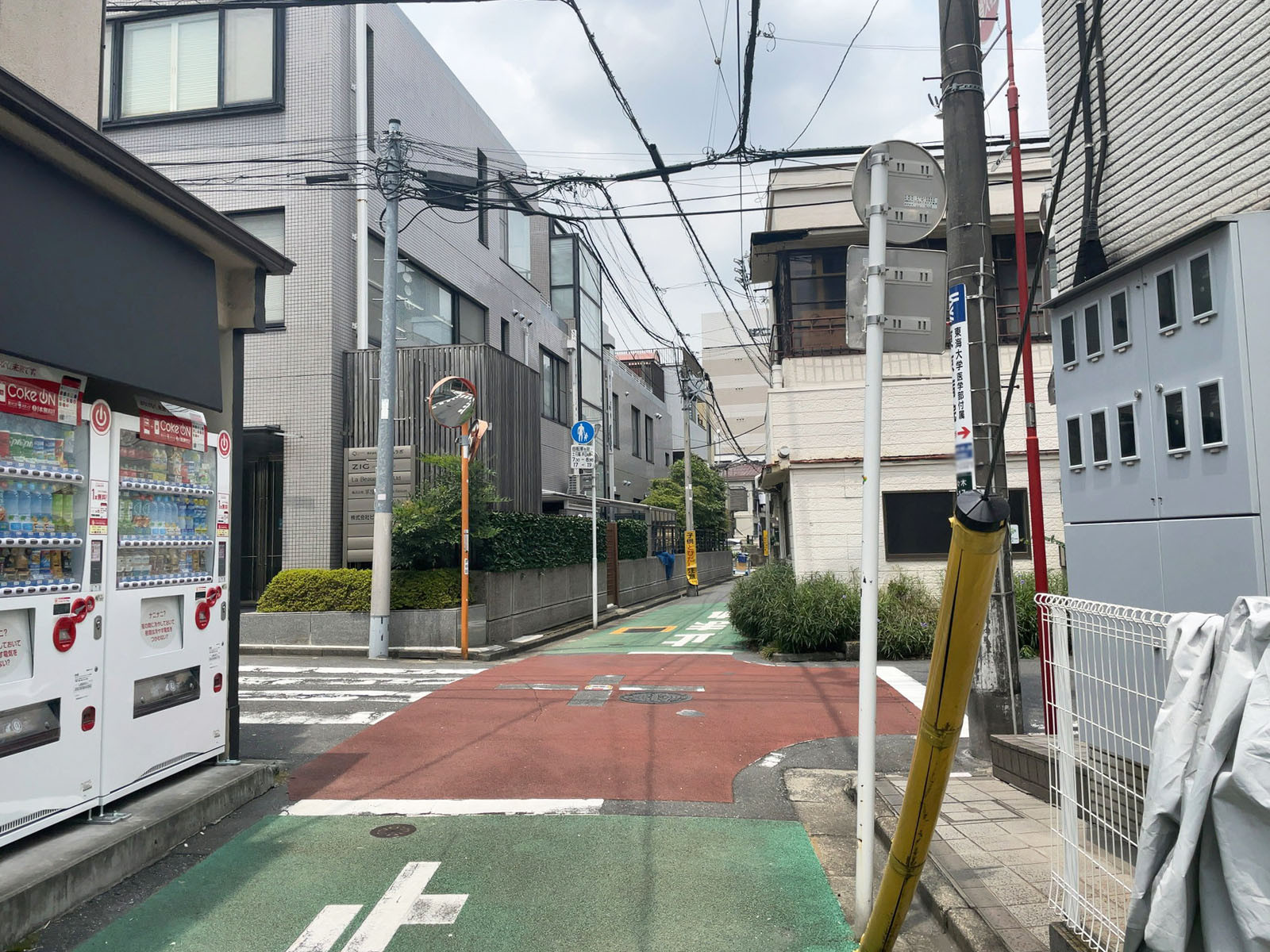アムール代々木ビル前面の通り