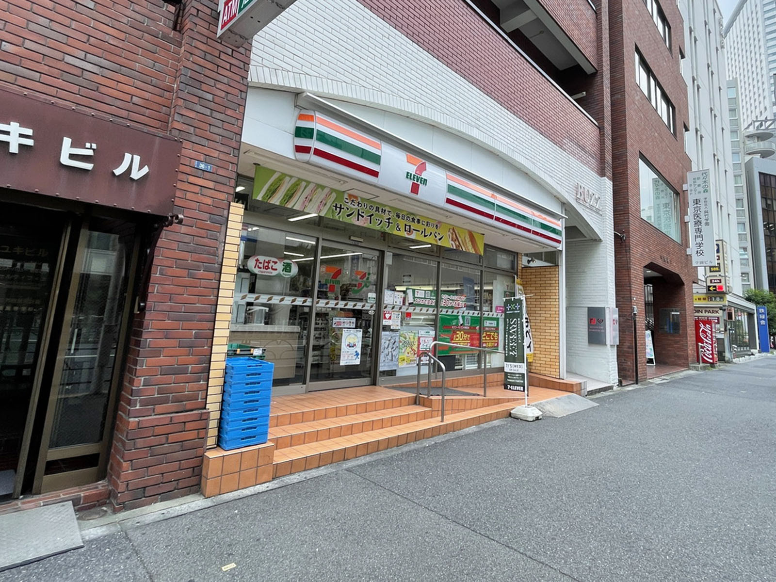 並びのセブンイレブン代々木駅北口店