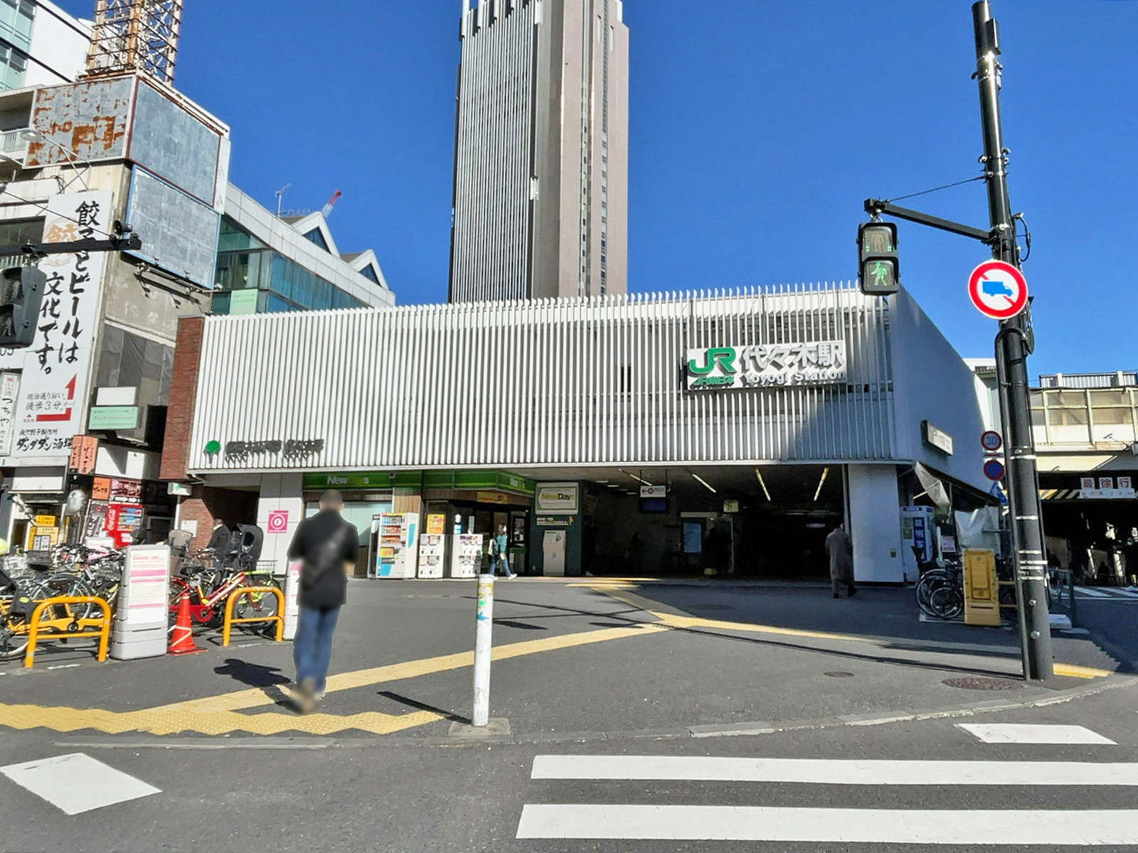 最寄りの「代々木駅」
