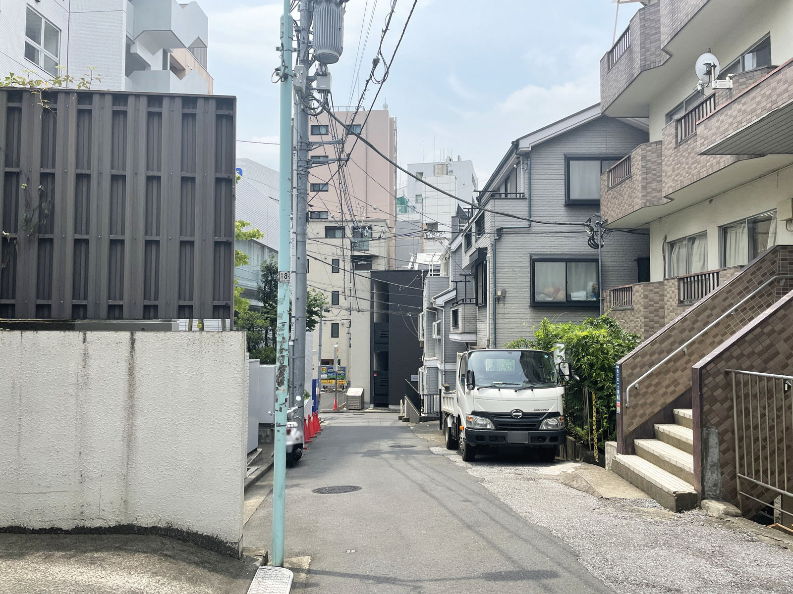 メゾンブランシュ代々木前面の通り