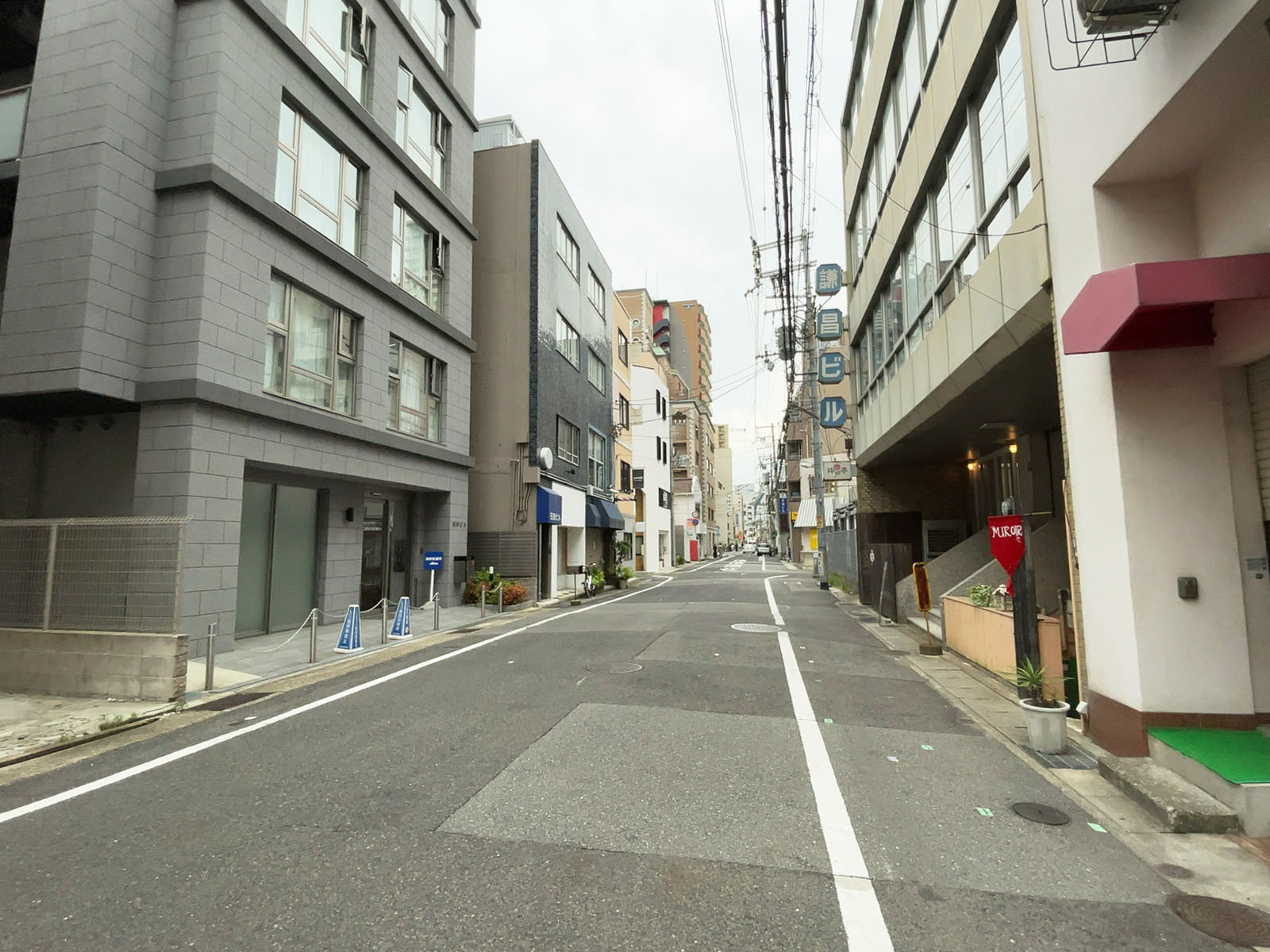 日東ビル前面の通り