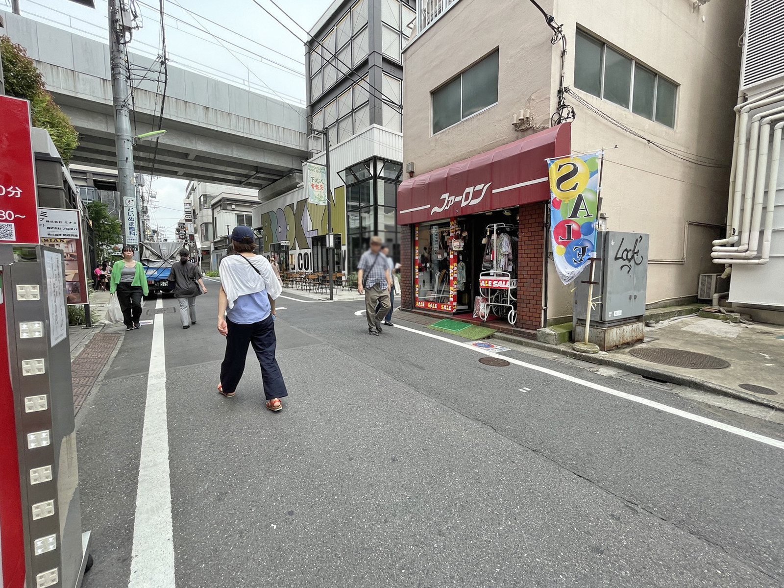 下北沢ビッグベン前面の通り