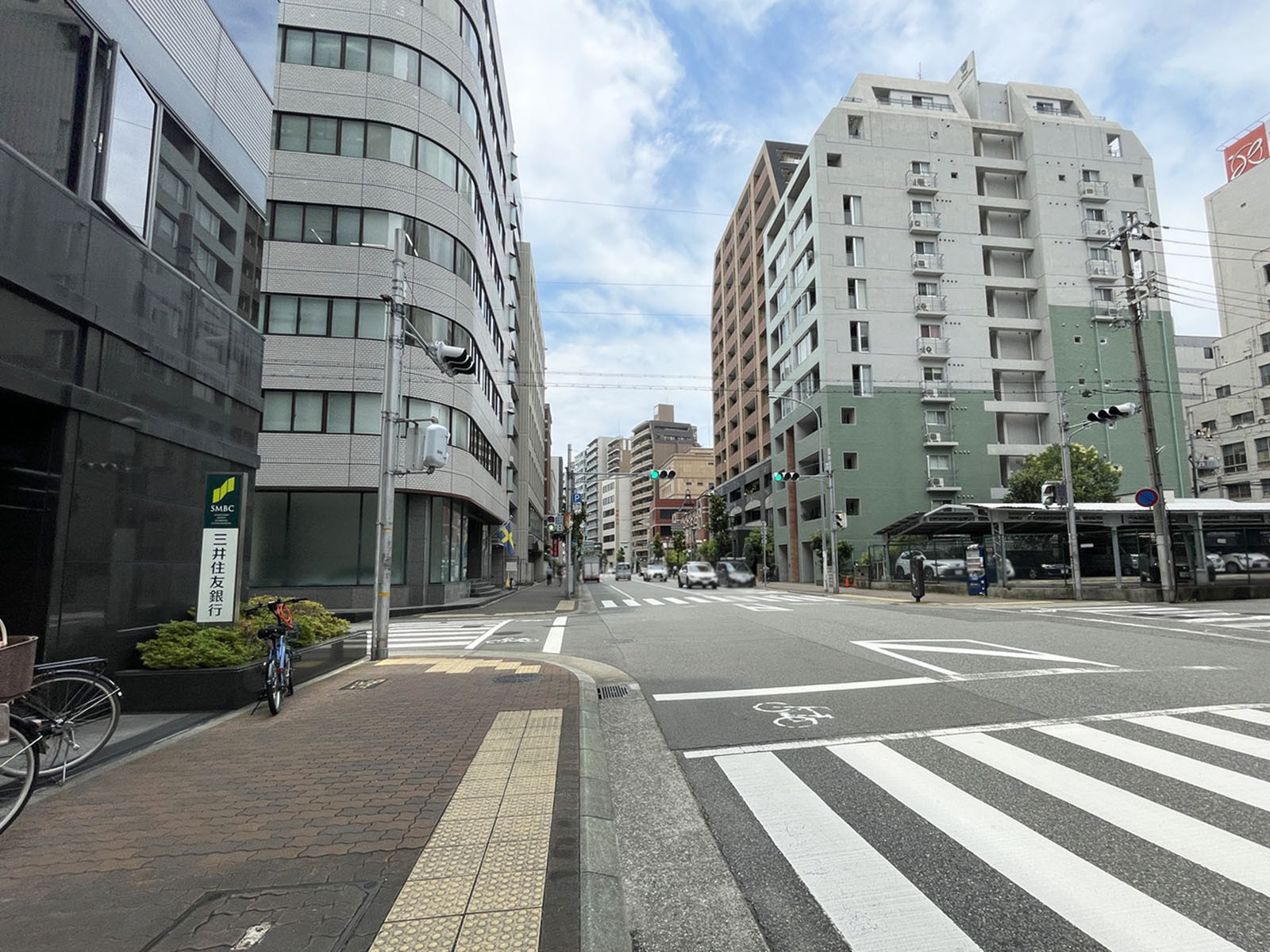 新和ビル前面の通り