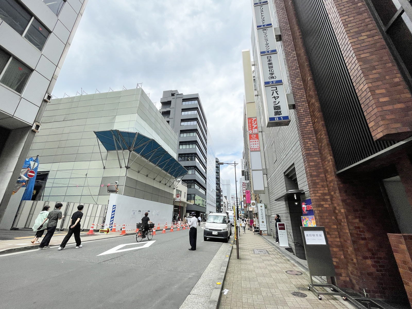 大広朝日ビル前面の通り